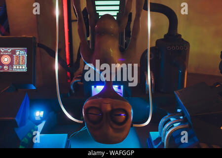 Alien extraterrestre in un laboratorio sperimentale presso l'UFO. Foto Stock