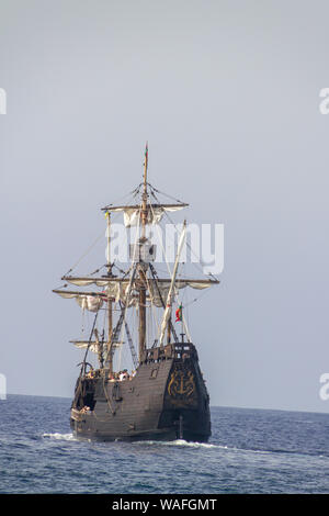 FUNCHAL, Portogallo - 16 luglio 2017: Replica di Cristoforo Colombo la nave con il sole a Madera Foto Stock