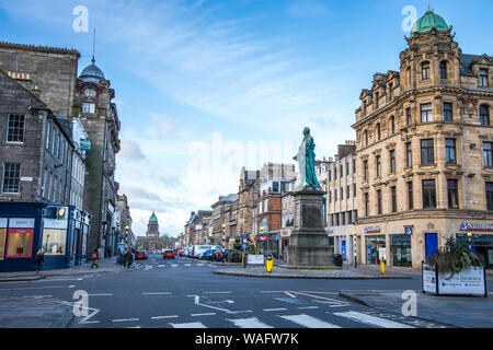 Statua di William Pitt il giovane, sorge in corrispondenza della giunzione di George Street e Frederick Street New Town di Edimburgo Regno Unito Scozia Foto Stock