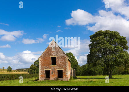 Open day per i visitatori di vedere il deserto villaggio fantasma di Imber su Salisbury Plain, WILTSHIRE REGNO UNITO nel mese di agosto - ex casa colonica di Seagram's Farm Foto Stock