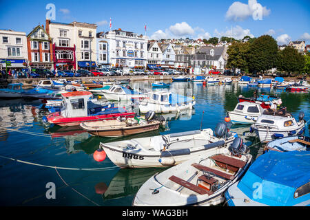 Barche ormeggiate in Dartmouth porto interno nel Devon, Inghilterra Foto Stock