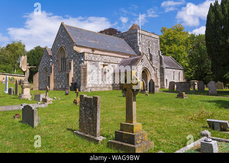 San Tommaso Becket una chiesa a Tilshead, vicino a Salisbury, Wiltshire Regno unito su una calda giornata di sole nel mese di agosto Foto Stock