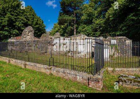 Ossario resti Bury St Edmunds Abbey motivi - i resti di un ritardo C13th Ossario costruito da Giovanni di Northwold. Cappella del Charnel. Foto Stock