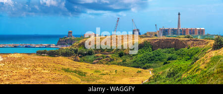 Vista panoramica Punta Penna il faro e la spiaggia costa nel vasto - Abruzzo - Chieti provincia nel sud Italia Foto Stock