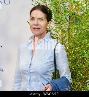 19 agosto 2019, Germania (tedesco), Berlino : Attrice Gudrun Landgrebe giunge all' aggiudicazione del Götz George premio. Il Götz George premio era stato fondato su richiesta dell'attore scomparso nel 2016. Foto: Annette Riedl//dpa Foto Stock