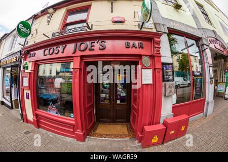 Parte anteriore del pub di Westport nella contea di Mayo in Irlanda Foto Stock