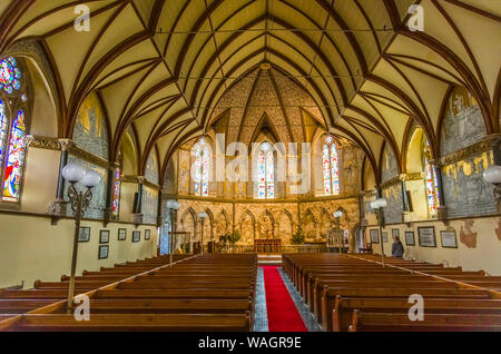 Interno della chiesa della Santa Trinità in Westport nella contea di Mayo in Irlanda Foto Stock