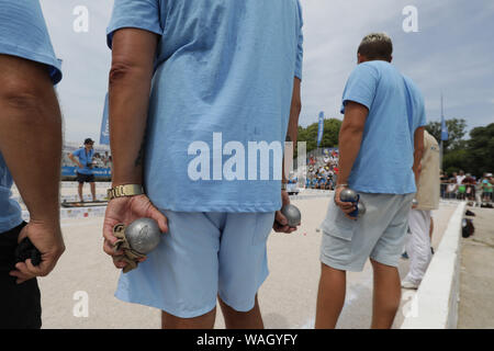 Durante il mese di luglio sono effettuate il più grande del mondo di torneo di bocce gioco di Provenza a Marsiglia in Francia. Più di 12.000 giocatori Foto Stock