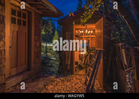 Tettoia da giardino di notte Foto Stock