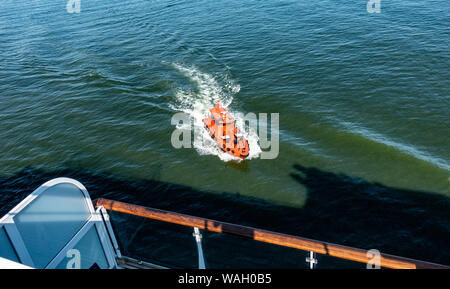 Pilota approcci nave nave da crociera Foto Stock