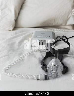 Philips Respironics DreamStation, progettato per mantenere aperte le vie aeree durante il sonno, impedendo di apnea durante il sonno. Foto Stock