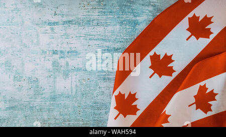 Bandiera canadese con la parola Agosto Civic Holiday Happy Canada Day celebrazione Foto Stock