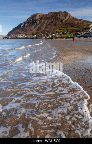 Spiaggia e capezzagna a Manchester sulla costa settentrionale del Galles Foto Stock