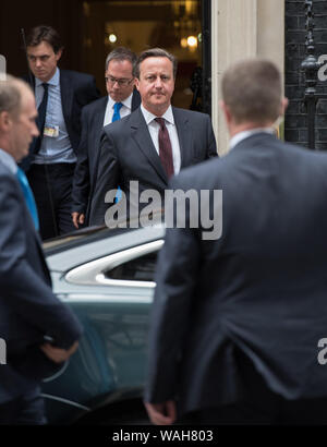 A Downing Street, Londra, Regno Unito. Il 7 settembre, 2015. David Cameron lascia 10 Downing Street a fare una dichiarazione in House of Commons impostazione dettaglio Foto Stock