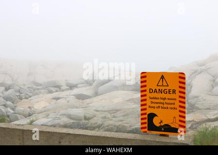 Scogli pericolosi Accedi Peggy's Cove, Nova Scotia! Foto Stock