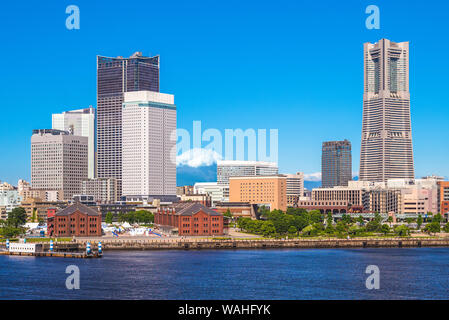 Scenario del porto di Yokohama con il Monte Fuji in Giappone Foto Stock