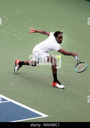 Flushing Meadows, New York, Stati Uniti d'America. 20 agosto 2019. La Francia di Gael Monfils a esercitarsi in Flushing Meadows Louis Armstrong Stadium e il National Tennis Center in preparazione per gli US Open che inizia di lunedì prossimo. Credito: Adam Stoltman/Alamy Live News Foto Stock