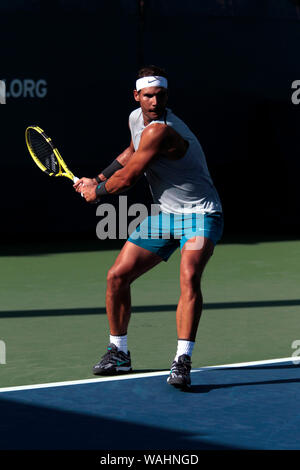 20 agosto 2019, Flushing Meadows, New York - Rafael Nadal di Spagna la pratica presso il National Tennis Center in Flushing Meadows di New York in preparazione per gli US Open che inizia di lunedì prossimo. Foto Stock