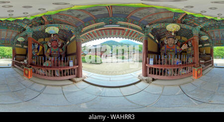 Visualizzazione panoramica a 360 gradi di Jangseong, Corea del Sud - 23 luglio 2019 Baekyangsa tempio in estate. 360 gradi panorama sferica del tempio Baekyangsa e Naejangsan Mountain Park. V