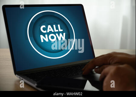 Chiamate ora Contattaci Servizio clienti domanda di assistenza si prega di contattare me Foto Stock