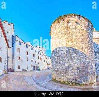 La torre in pietra della cittadella principale bastione del all'interno della Fortezza di Hohensalzburg di Salisburgo, Austria Foto Stock