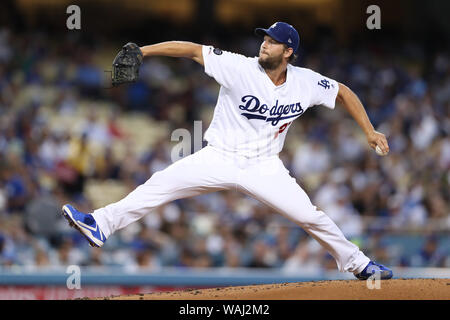 Agosto 20, 2019: Los Angeles Dodgers a partire lanciatore Clayton Kershaw (22) rende l'inizio per il Dodgers durante il gioco tra il Toronto Blue Jays e il Los Angeles Dodgers al Dodger Stadium di Los Angeles, CA. (Foto di Peter Joneleit) Foto Stock