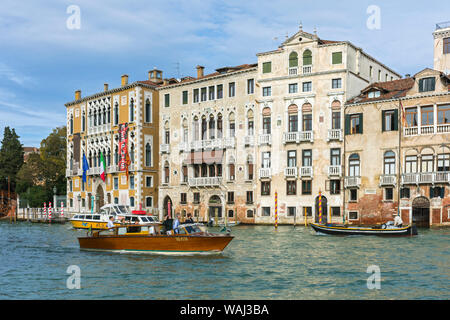 Il Palazzo Cavalli Franchetti e il Palazzo Barbaro sul Canal Grande, dal Campo San Vio, Venezia, Italia Foto Stock