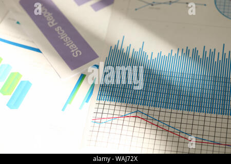 Diagramma di Business giacciono su ufficio sfondo tabella Foto Stock