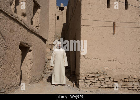 Nizwa. Vecchio abbandonato il villaggio del deserto. Oman. Foto Stock