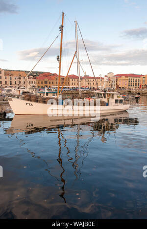 Australia e Tasmania, Hobart. Downtown Waterfront e marina Foto Stock