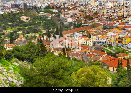 Antica Agora, il mercato greco dall'Acropoli di Atene, Grecia. Tempio di Efesto e lunga Stoa di Attalos Foto Stock