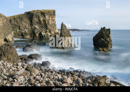 Il paesaggio costiero a Reykjanesviti e Valahnukur sulla penisola di Reykjanes. Foto Stock