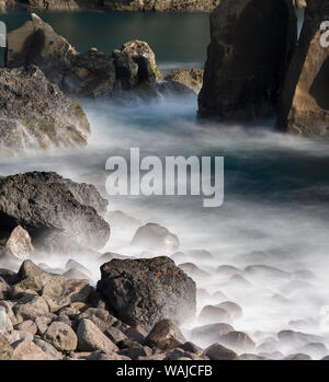 Il paesaggio costiero a Reykjanesviti e Valahnukur sulla penisola di Reykjanes. Foto Stock