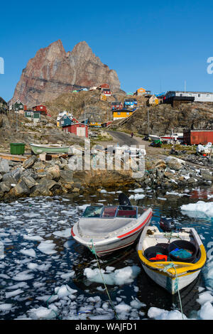 La Groenlandia. Uummannaq. Il ghiaccio riempie il porto. Foto Stock