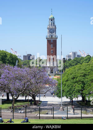 Retiro trimestre, torre monumentale. Buenos Aires, capitale dell'Argentina. Foto Stock