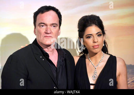 Quentin Tarantino e sua moglie Daniella Pick frequentando il "C'era una volta... Hollywood' premiere presso l'Hotel de la Ville il 2 agosto 2019 a Roma, Italia. Foto Stock