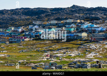 La Groenlandia, Ilulissat. Città del cane e case al di là. Foto Stock