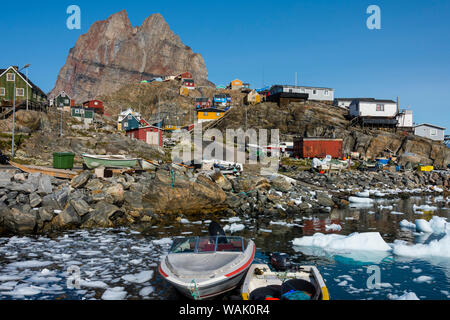 La Groenlandia, Uummannaq. Il ghiaccio riempie il porto. Foto Stock