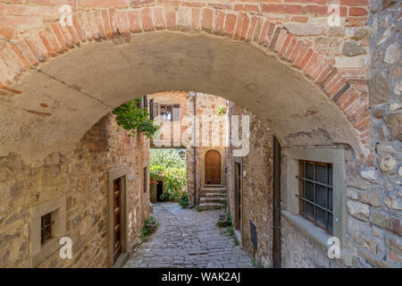 Una vista dell'antico borgo medievale di Montefioralle, Toscana, Italia Foto Stock