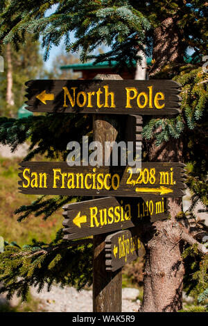 Redoubt Mountain Lodge sulla Crescent Lake, il Parco Nazionale e Riserva del Lago Clark, Alaska, Stati Uniti d'America. (Solo uso editoriale) Foto Stock