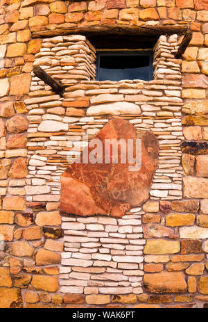 Pannello Petroglyph presso il Desert vista torre di avvistamento, il Parco Nazionale del Grand Canyon, Arizona, Stati Uniti. (Solo uso editoriale) Foto Stock