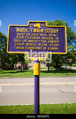 Stati Uniti d'America, New York, Elmira. Elmira College, Mark Twain di studio del segno di placca Foto Stock