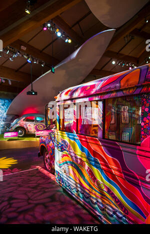 Stati Uniti d'America, New York, Bethel. Il Museo a Bethel Woods, tipico flower power hippie bus (solo uso editoriale) Foto Stock