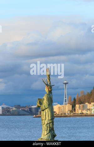 Statua della Libertà statua replica, Alki Beach, West Seattle neighborhood, Seattle, nello Stato di Washington Foto Stock