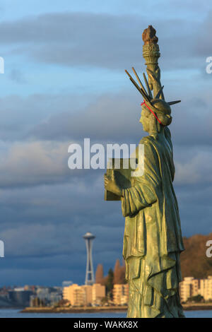 Statua della Libertà statua replica, Alki Beach, West Seattle neighborhood, Seattle, nello Stato di Washington Foto Stock