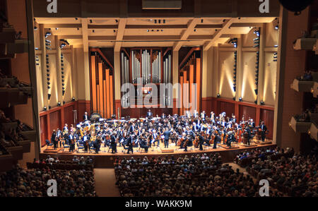 Seattle Symphony effettuando in corrispondenza alla Benaroya Hall di Seattle, nello Stato di Washington, USA (solo uso editoriale) Foto Stock