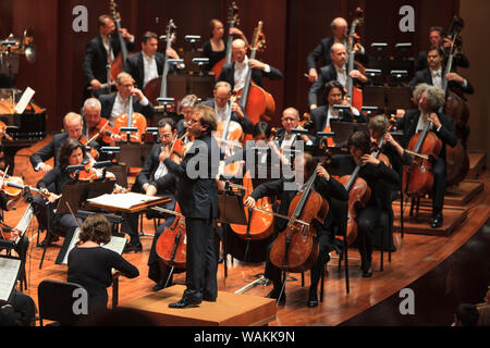 Seattle Symphony effettuando in corrispondenza alla Benaroya Hall di Seattle, nello Stato di Washington, USA (solo uso editoriale) Foto Stock