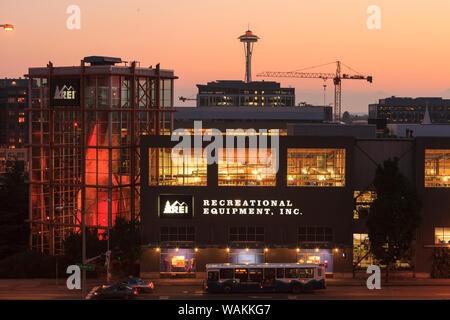 Flagship Store, REI-attrezzature ricreative Inc, famoso attrezzature outdoor co-op ha iniziato a Seattle, nello Stato di Washington (solo uso editoriale) Foto Stock