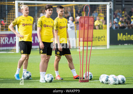 Julian BRANDT (sinistra), Leonardo BALERDI (MI., fare) e Julian WEIGL (DO), figura intera, calcio prima Bundesliga, formazione, Borussia Dortmund (DO) su 20.08.2019 a Dortmund/Germania. € | Utilizzo di tutto il mondo Foto Stock