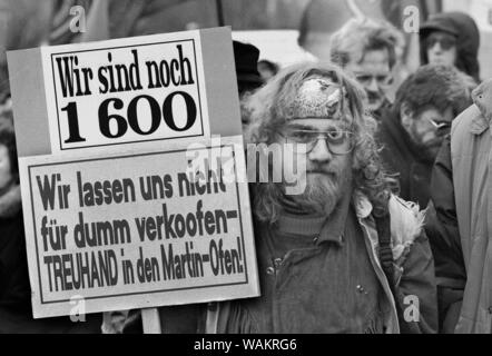 01 gennaio 1991, Berlino e Potsdam: Brandeburgo/Treuhand/RDT/1991 dimostrazione di Brandeburgo lavoratori siderurgici in Potsdam alla fine del 1991, diretto principalmente contro la politica di fiducia. Migliore qualità dell'immagine, esatta data di scatto non noto. Foto: Paul Glaser/dpa-Zentralbild/ZB Foto Stock